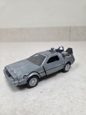 Jada 1:32 Scale Back To The Future 2 Die Cast Delorian Time Machine